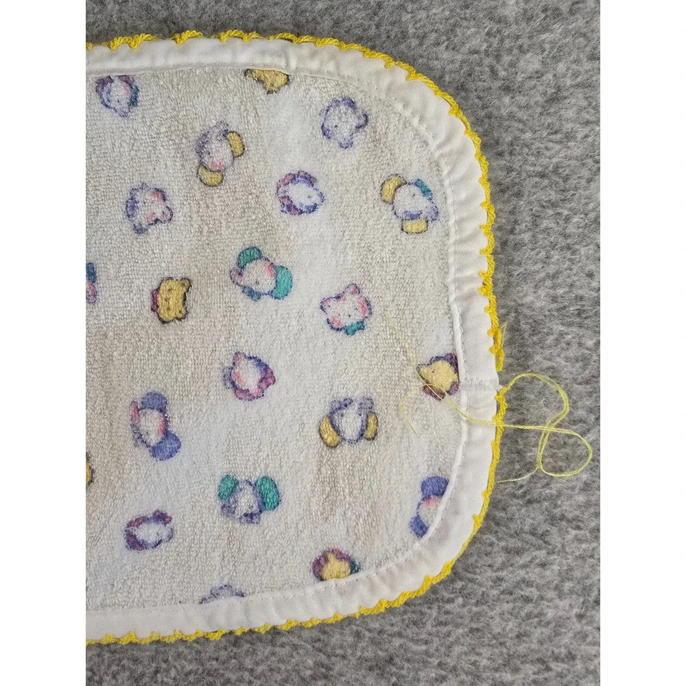 Vintage Gerber Baby Bib and Burp Cloth Set White Yellow Giraffe Embroidery 90s